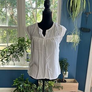 💐Spring sale! 50% off!💐 Daniel Rainn White Eyelet Blouse